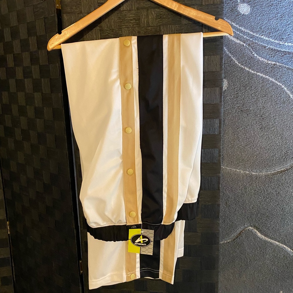 Men’s sweatsuit medium black and white.